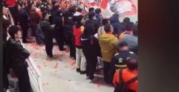 79分钟3球落后！泰山球迷提前退场：耻辱,太让人痛心了