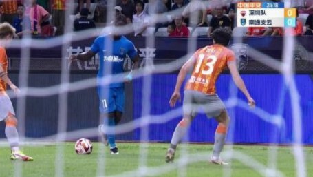 阮杨球场暴力被罚：停赛三场万元罚款引发热议