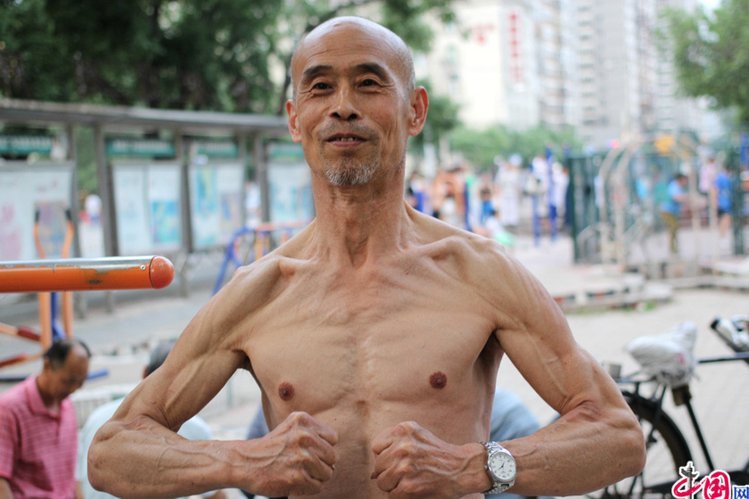 65岁肌肉男，世界杯最年长冠军主帅